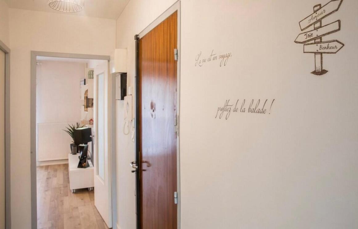 Charmant Appartement T1 Mâcon Exteriör bild